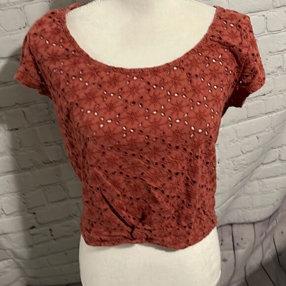 American Eagle Outfitters - Short Sleeve eyelet Blouse - L - Picture 1 of 4